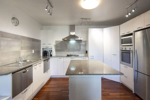 Builder Special 3 Bedroom, 2 Bathroom Courtyard Apartment | Private kitchen | Fridge, stovetop, dishwasher, espresso maker