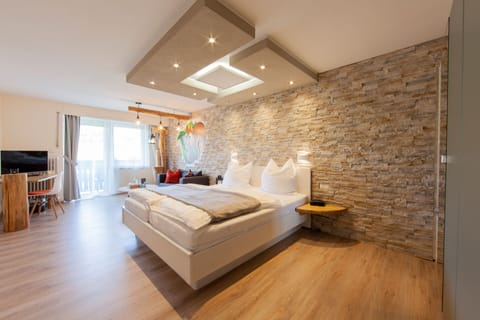 Adventure Suiten | Blackout drapes, free WiFi, bed sheets