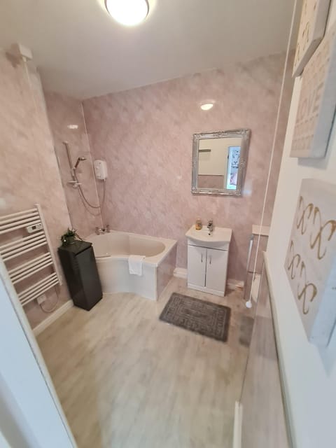 Double Room, Ensuite ( Private hot tub  ROOM 4) | Miscellaneous