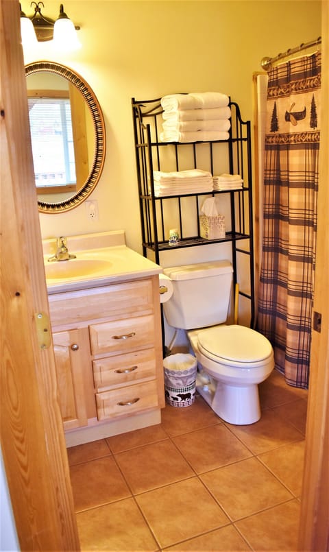 Romantic Cabin (Piney Cabin) | Bathroom | Designer toiletries, hair dryer, towels, soap