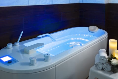 Indoor spa tub