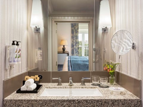 Superior Room, 1 Double Bed, City View | Premium bedding, minibar, in-room safe, desk