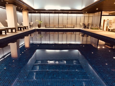 Indoor pool, sun loungers