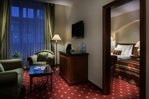 Junior Suite (Gala Dinner included) | Hypo-allergenic bedding, in-room safe, desk, laptop workspace