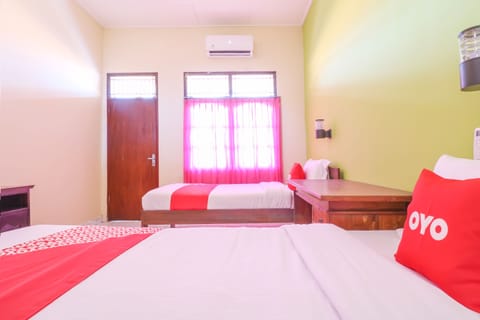 Standard Twin Room | Desk, free WiFi, bed sheets