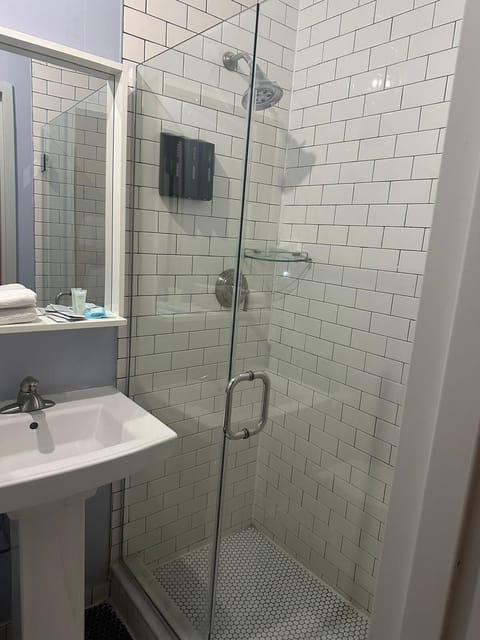 Standard King Room | Bathroom | Shower, rainfall showerhead, designer toiletries, hair dryer