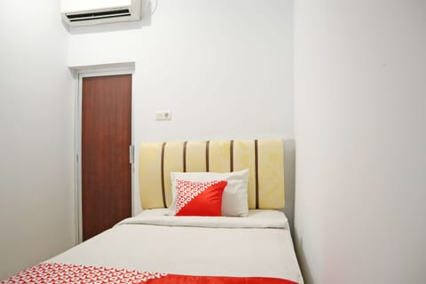 Standard Single Room | Free WiFi, bed sheets