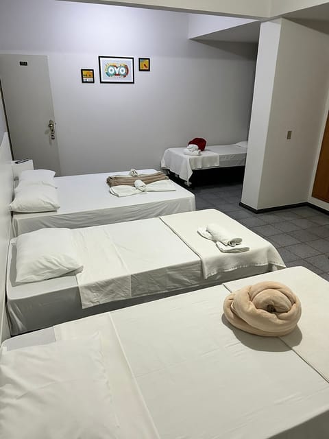 Standard Room, 1 Bedroom | Iron/ironing board, free WiFi, bed sheets