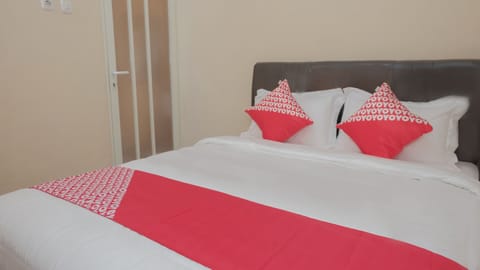 Standard Villa | Desk, free WiFi, bed sheets