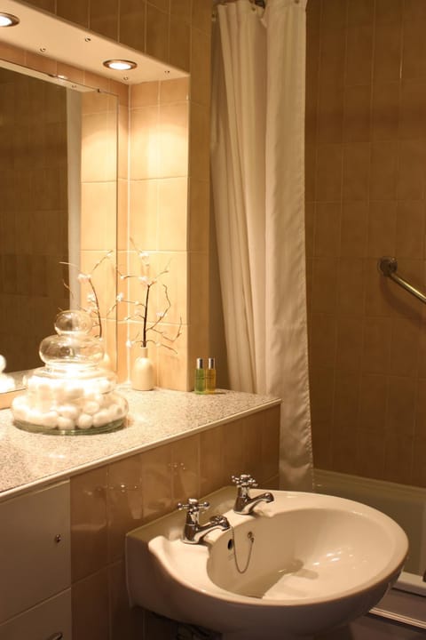 Combined shower/tub, hair dryer, towels, soap