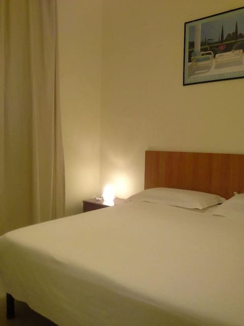 Desk, laptop workspace, rollaway beds, free WiFi