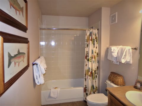 Condo, Multiple Beds, Mountain View (Tarn Landing 1 bed Loft 3 Bath TLDA) | Bathroom | Combined shower/tub, hair dryer, towels