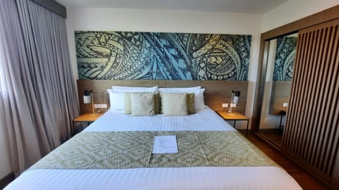 Standard Double Room, 1 King Bed | Premium bedding, in-room safe, desk, laptop workspace