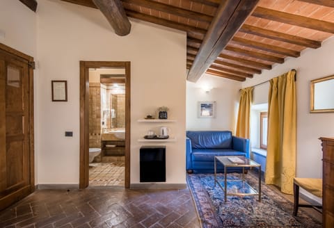 Classic Double or Twin Room, City View | Living area | 25-inch flat-screen TV with satellite channels, TV