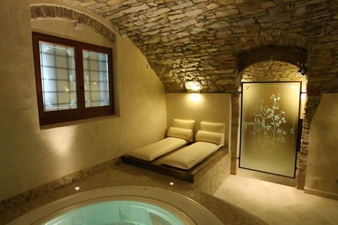 Indoor spa tub