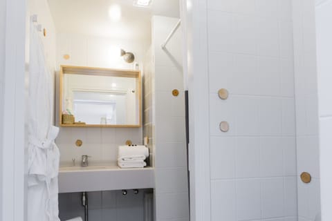 Free toiletries, hair dryer, bathrobes, towels