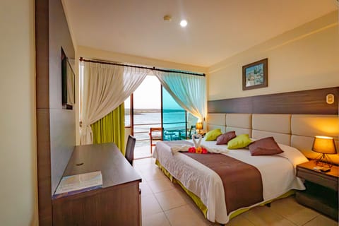 Double Room Ocean View Solymar Tower | Free minibar, in-room safe, individually decorated, desk