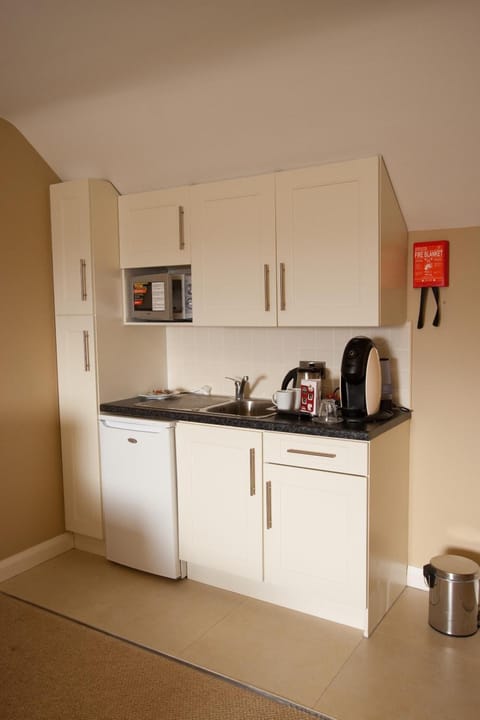 Fridge, coffee/tea maker, electric kettle