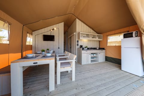 Grand Tent | Private kitchen | Fridge, microwave, stovetop, coffee/tea maker