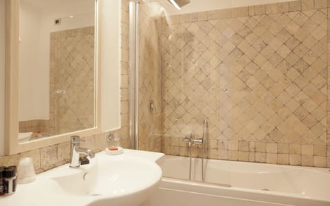 Superior Double Room, Sea View (Solarium) | Bathroom | Jetted tub, free toiletries, hair dryer, bidet