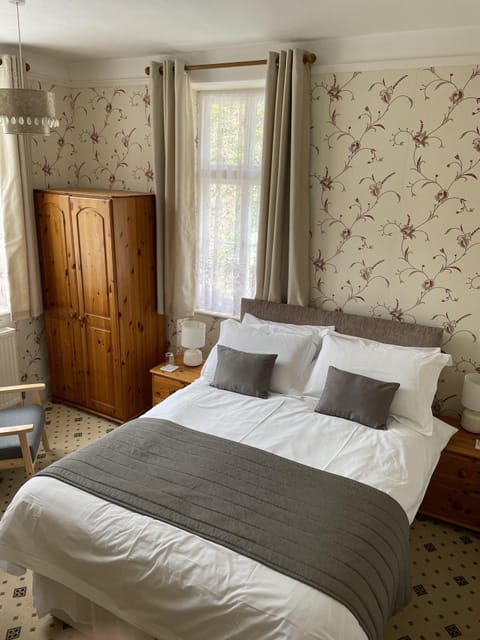 Double Room, Ensuite (Side River View) | Interior