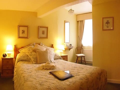 Double Room, Ensuite (Small - Room 5)