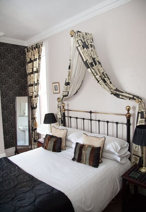 Double Room, Partial Sea View (Regency) | Individually decorated, iron/ironing board, free WiFi, bed sheets