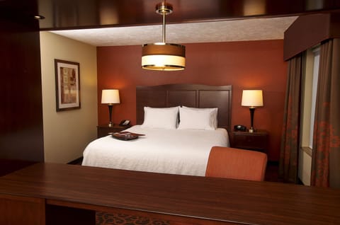 Premium bedding, in-room safe, desk, laptop workspace