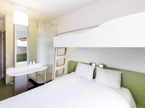 Double Room | In-room safe, desk, soundproofing, iron/ironing board