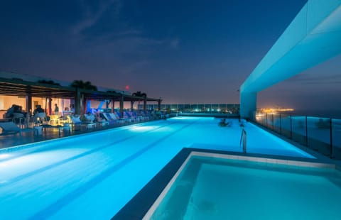 5 outdoor pools, free cabanas, pool umbrellas