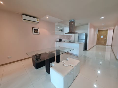 Suite, 3 Bedrooms | Private kitchen | Fridge, stovetop, electric kettle, dining tables