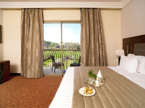 Suite (Palace) | Minibar, in-room safe, soundproofing, iron/ironing board