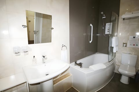 Studio, Ensuite | Bathroom | Shower, free toiletries, towels