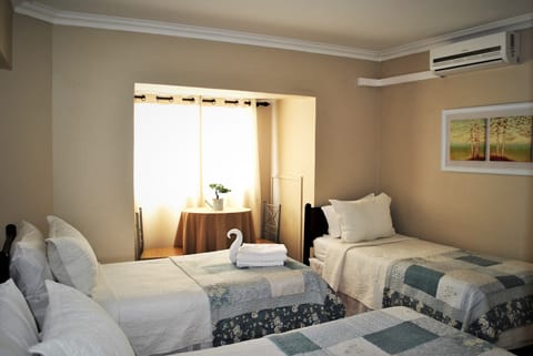 Triple Room, Shared Bathroom | Air conditioning