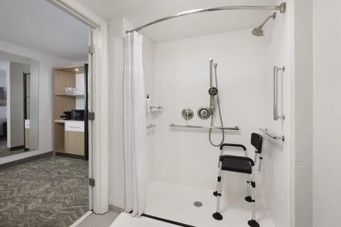 Suite, 2 Double Beds (Mobility/Hearing Access, Roll-In Shwr) | Bathroom | Hydromassage showerhead, hair dryer, towels