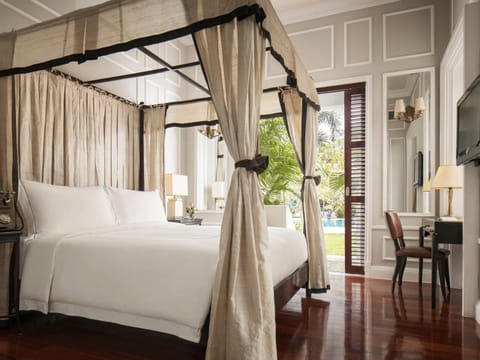 Raffles, Suite, 1 King Bed | Egyptian cotton sheets, premium bedding, pillowtop beds, minibar