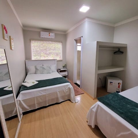 Triple Room | Hypo-allergenic bedding, iron/ironing board, free WiFi, bed sheets