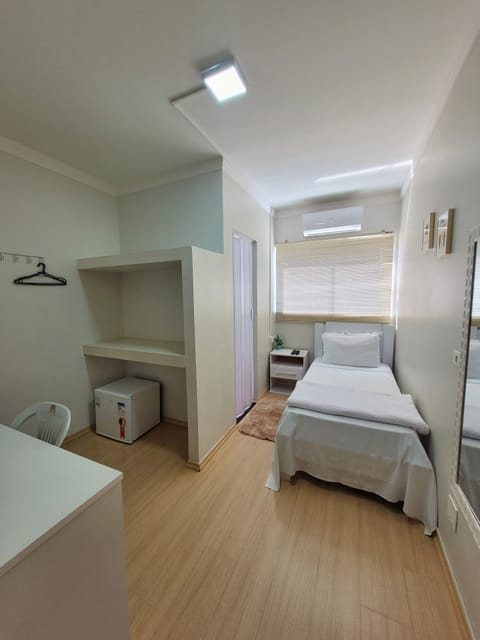 Classic Single Room | Hypo-allergenic bedding, iron/ironing board, free WiFi, bed sheets