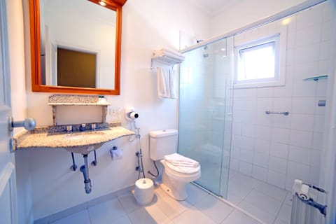 Standard Double Room | Bathroom | Shower, free toiletries, hair dryer, towels