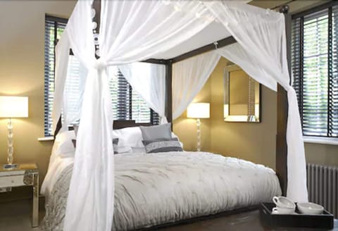 Double Room (Magnolia) | Egyptian cotton sheets, premium bedding, individually decorated