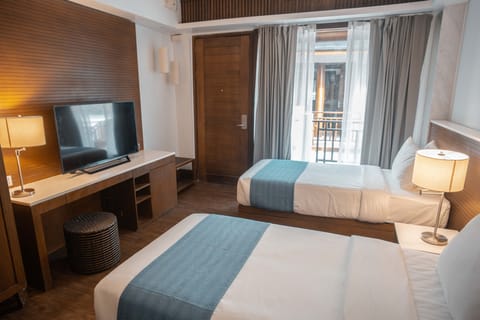 Deluxe Twin Room | In-room safe, desk, iron/ironing board, free WiFi