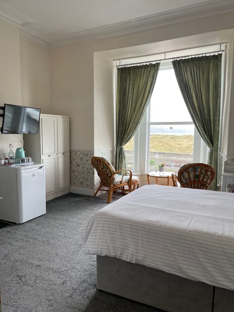 Room 3 - Double En-suite Seaview Room | Individually decorated, individually furnished, laptop workspace