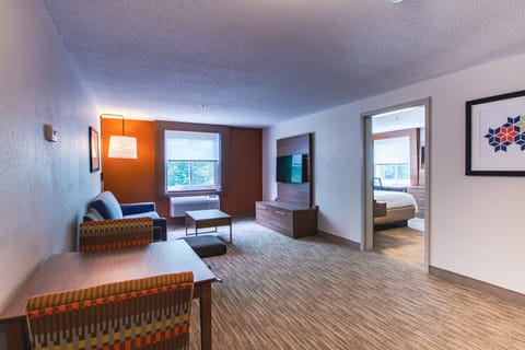 Suite, 1 Bedroom | In-room safe, desk, laptop workspace, blackout drapes