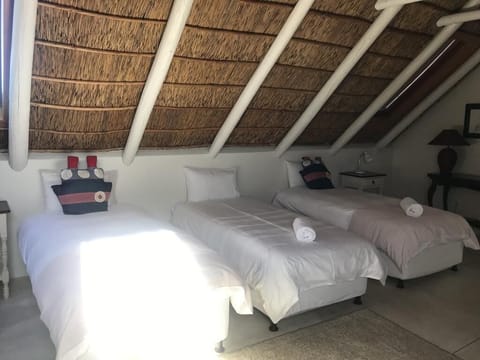 Standard House, 5 Bedrooms | Free WiFi, bed sheets