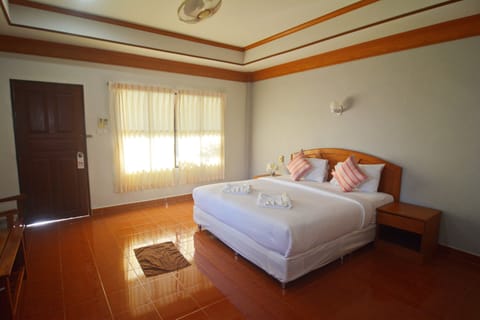 Blackout drapes, free WiFi, bed sheets