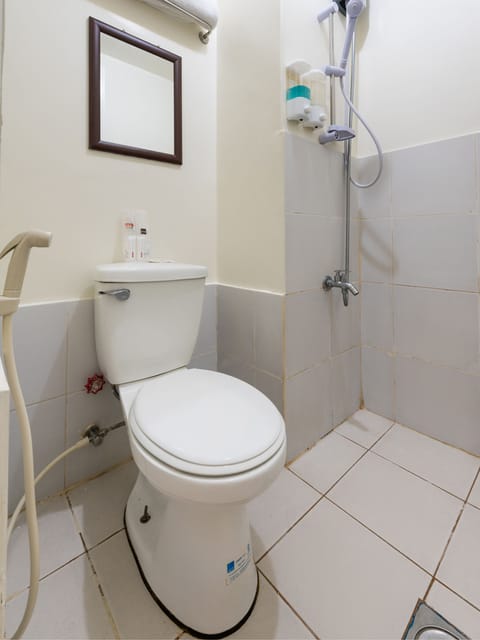 Standard Double Room | Bathroom | Shower, bidet, towels