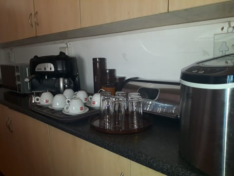 Double Room | Shared kitchen | Fridge, microwave, oven, coffee/tea maker