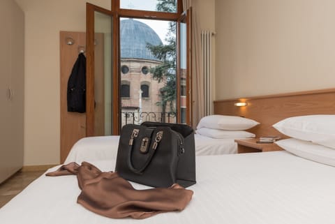 In-room safe, desk, iron/ironing board, free WiFi