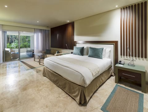 Family Concierge Junior Suite Nature View | Premium bedding, down comforters, minibar, in-room safe