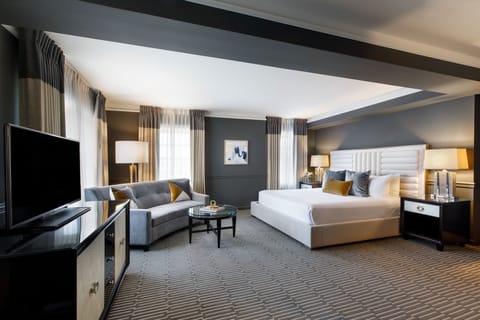 Deluxe Room, 1 King Bed, Corner | Premium bedding, down comforters, pillowtop beds, minibar